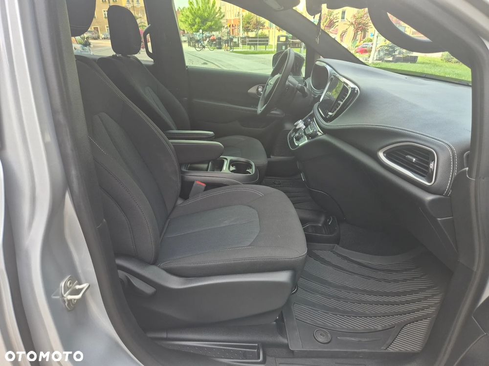 Chrysler Pacifica - 15