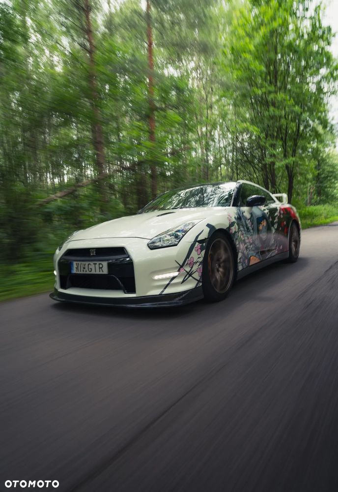 Nissan GT-R - 13