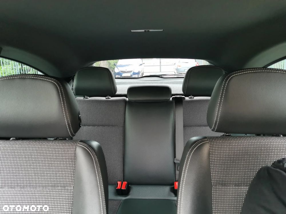 Opel Astra 1.6 Sport - 23