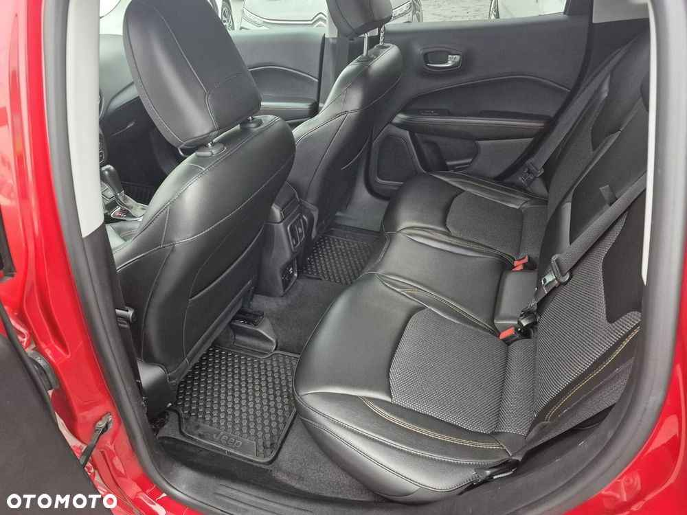 Jeep Compass - 25