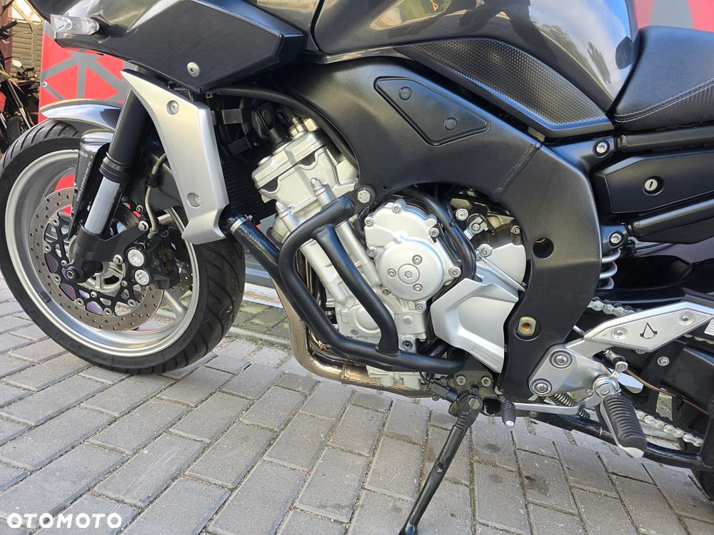 Yamaha FZ - 11