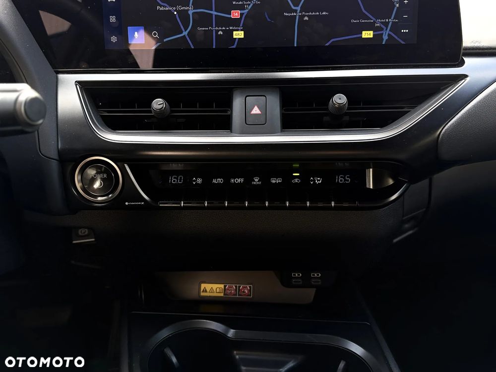 Lexus UX 300h F Sport Design - 16