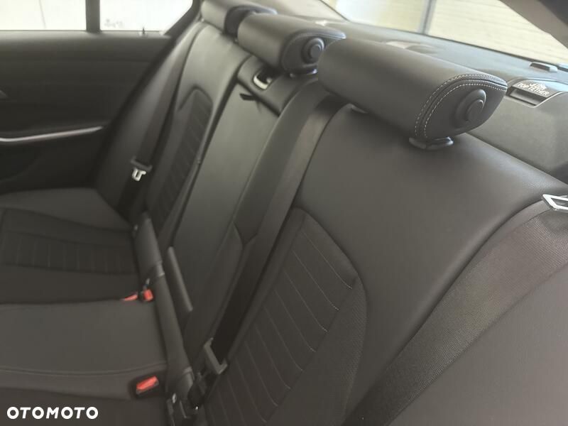 BMW Seria 3 318i Sport Line - 19