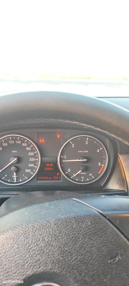 BMW X1 2011 — imagine 9