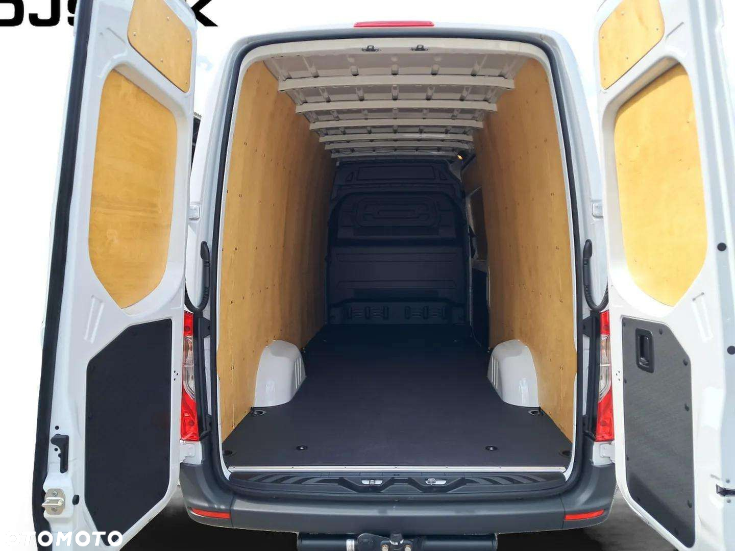 Mercedes-Benz Sprinter 317 - 8