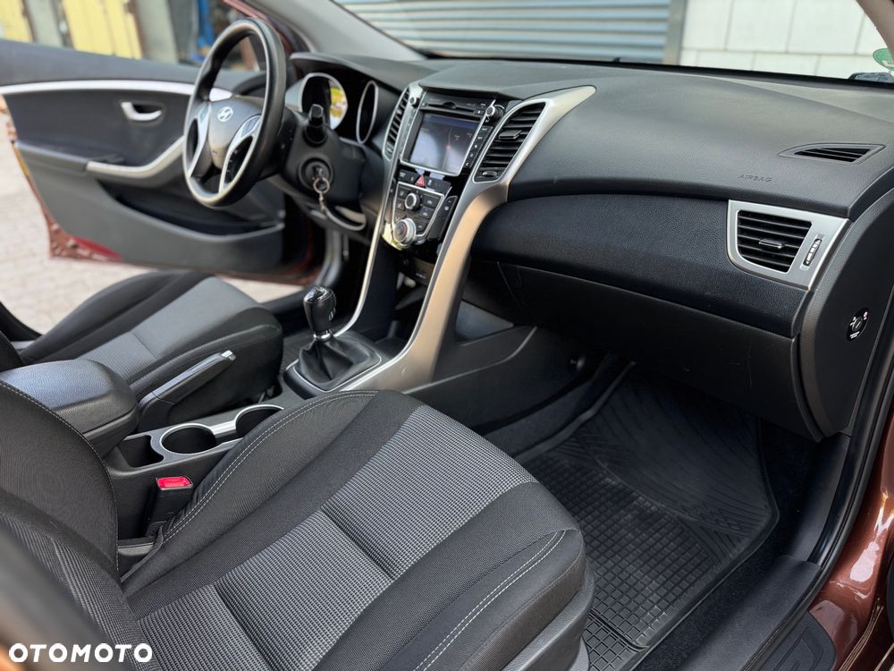 Hyundai i30 i30cw 1.4 Intro Edition - 33