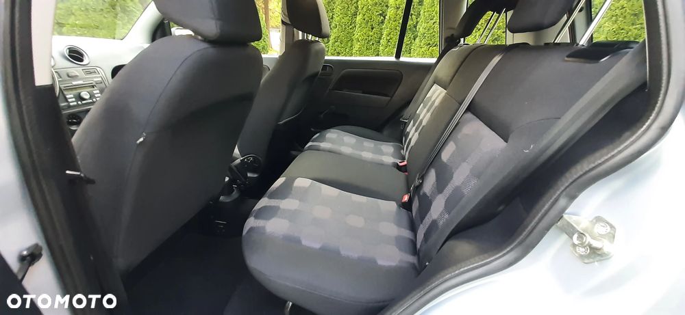 Ford Fusion - 30