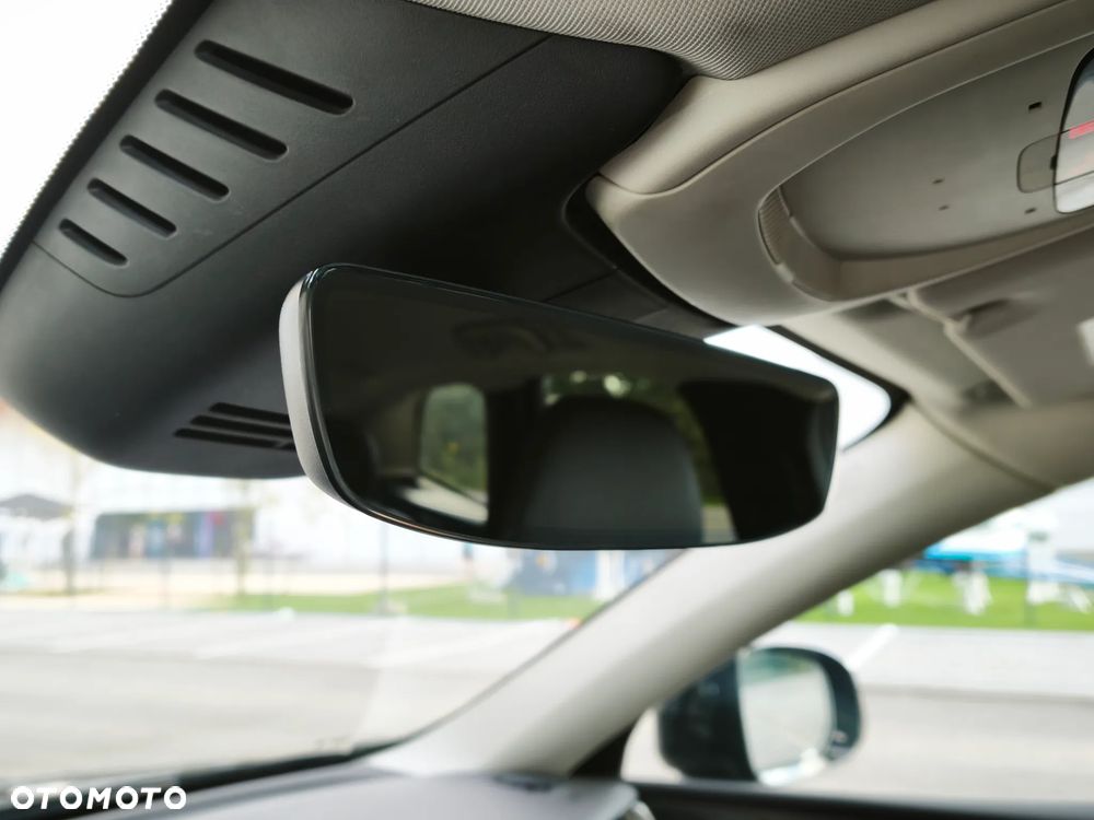 Volvo XC 60 B4 B Plus Dark - 17