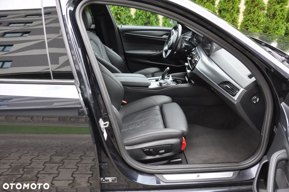 BMW Seria 5 520d Touring M Sport Edition - 11