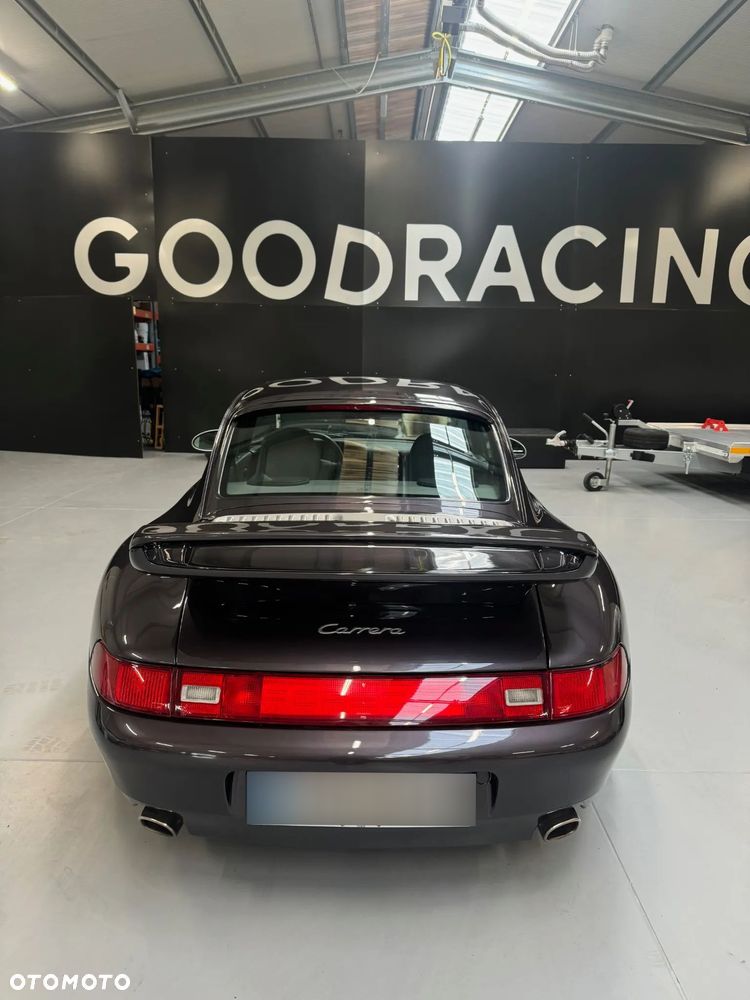 Porsche 911 Carrera - 2