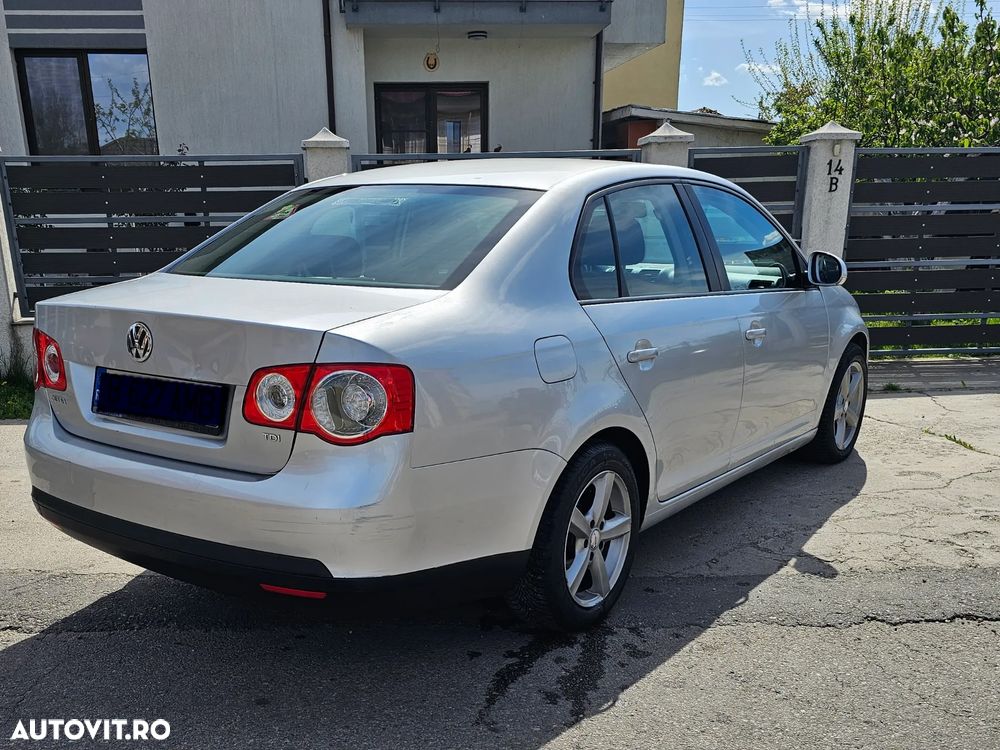 Volkswagen Jetta 1.9 TDI Comfortline - 4