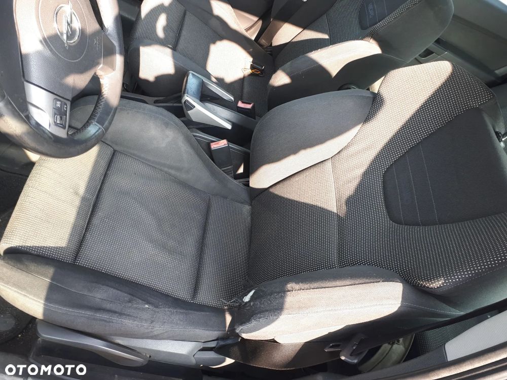 OPEL ZAFIRA B 05-08 1.9 CDTI KOMPUTER SILNIKA STEROWNIK - 28