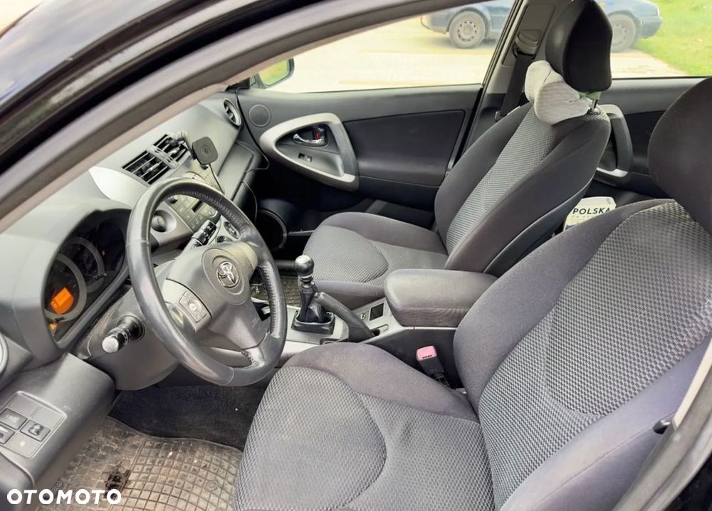 Toyota RAV4 - 8
