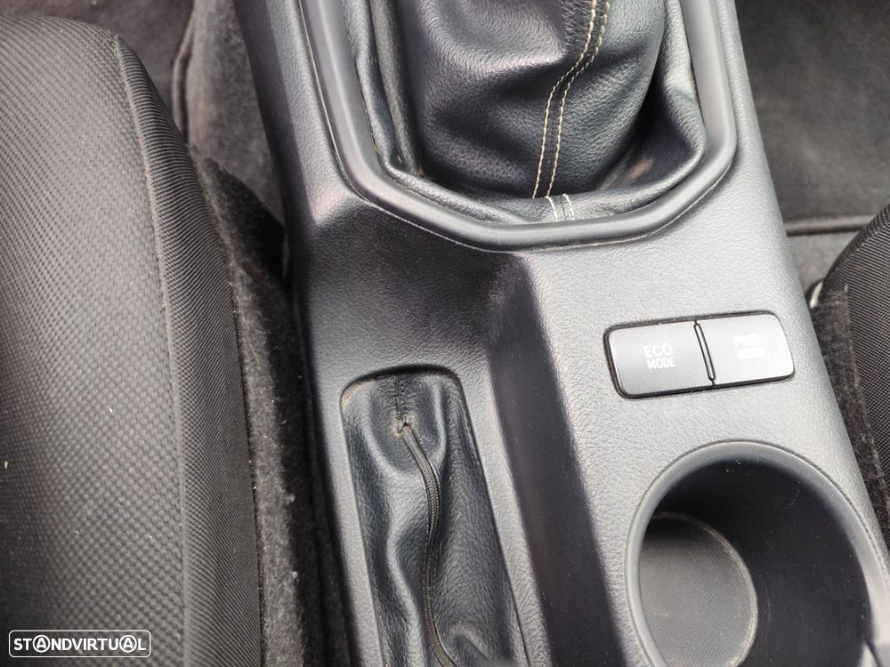 Toyota Hilux 2.4 D-4D 4WD CD Tracker - 24