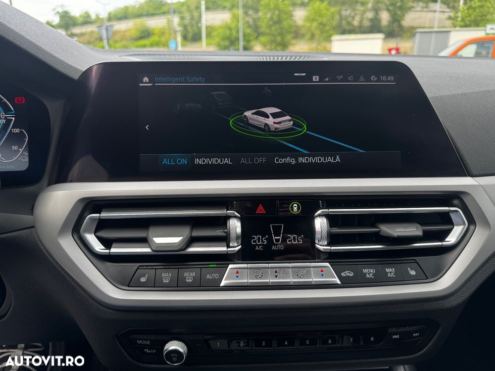BMW Seria 3 330e Aut. Luxury Line - 33