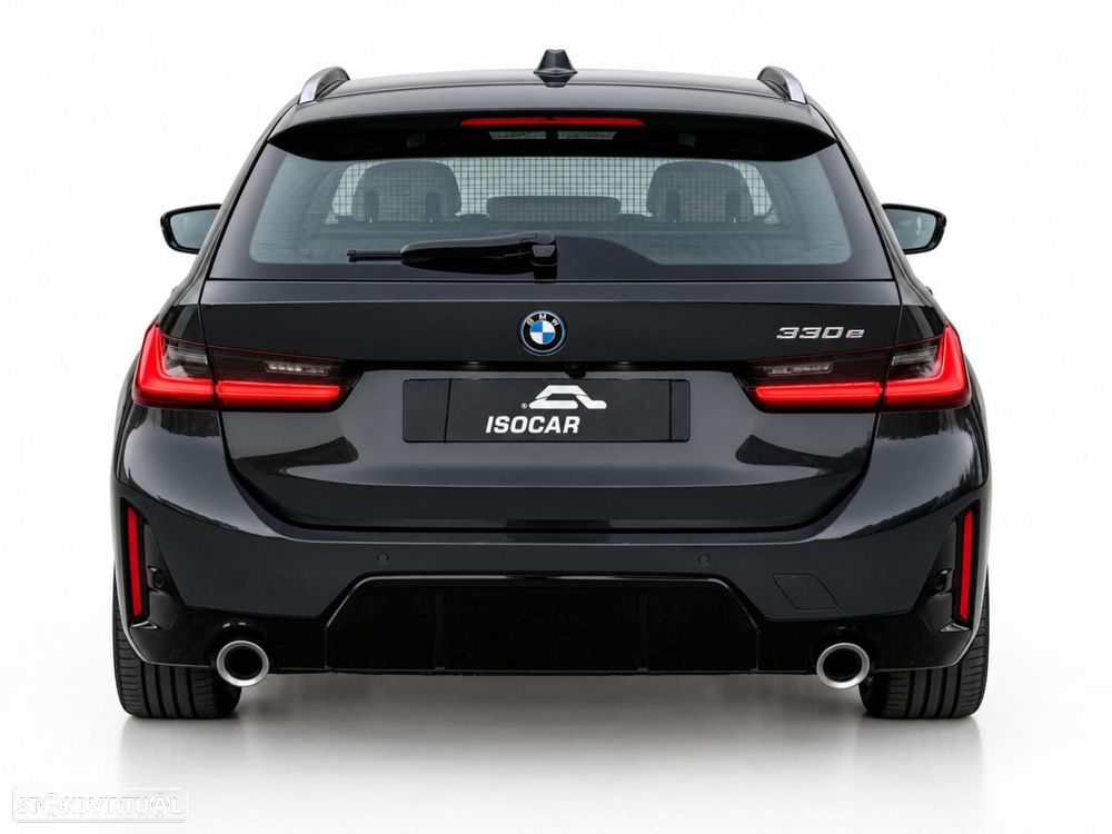 BMW 330 e Pack Desportivo M Auto - 36