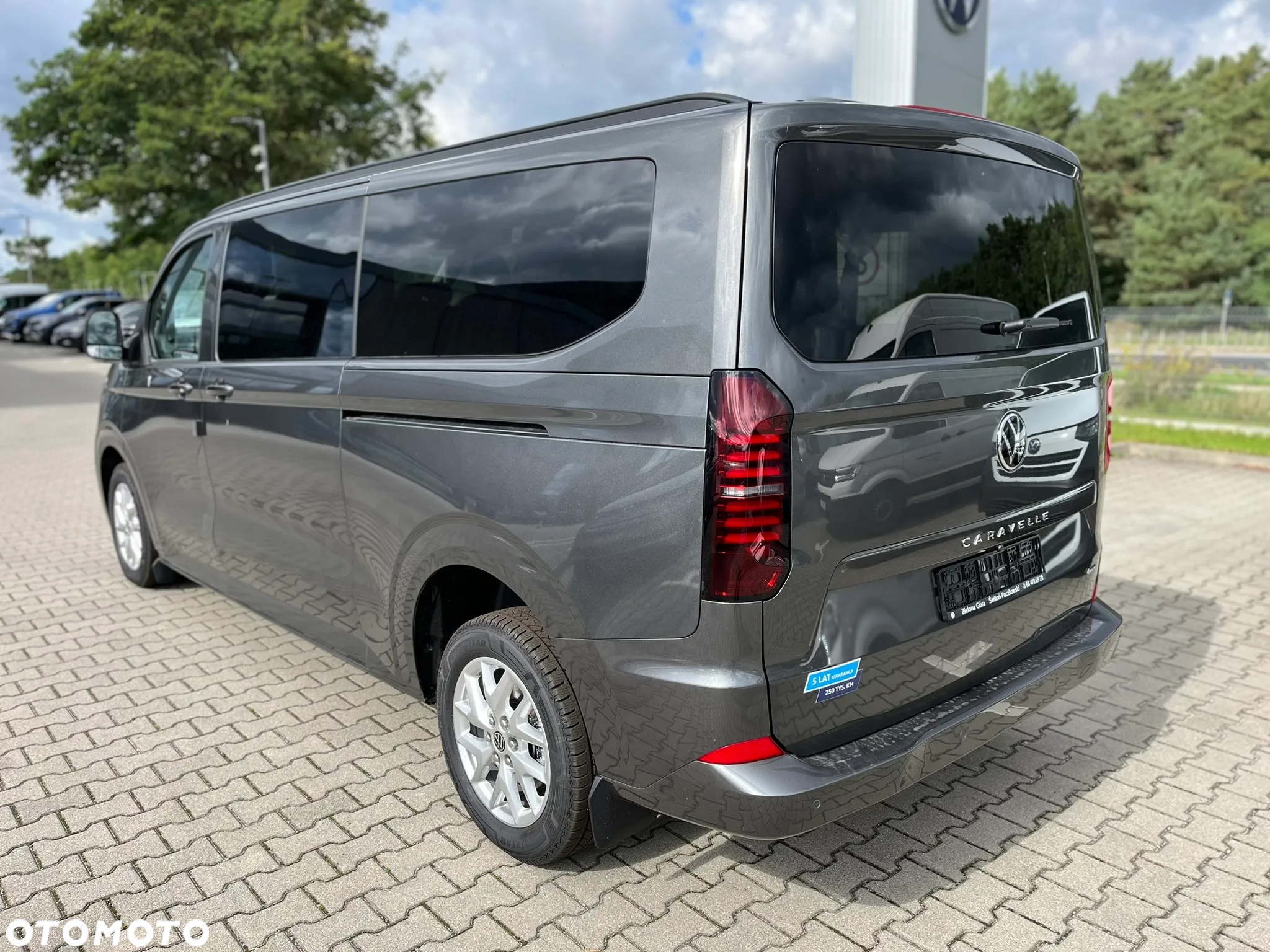 Volkswagen Caravelle - 7