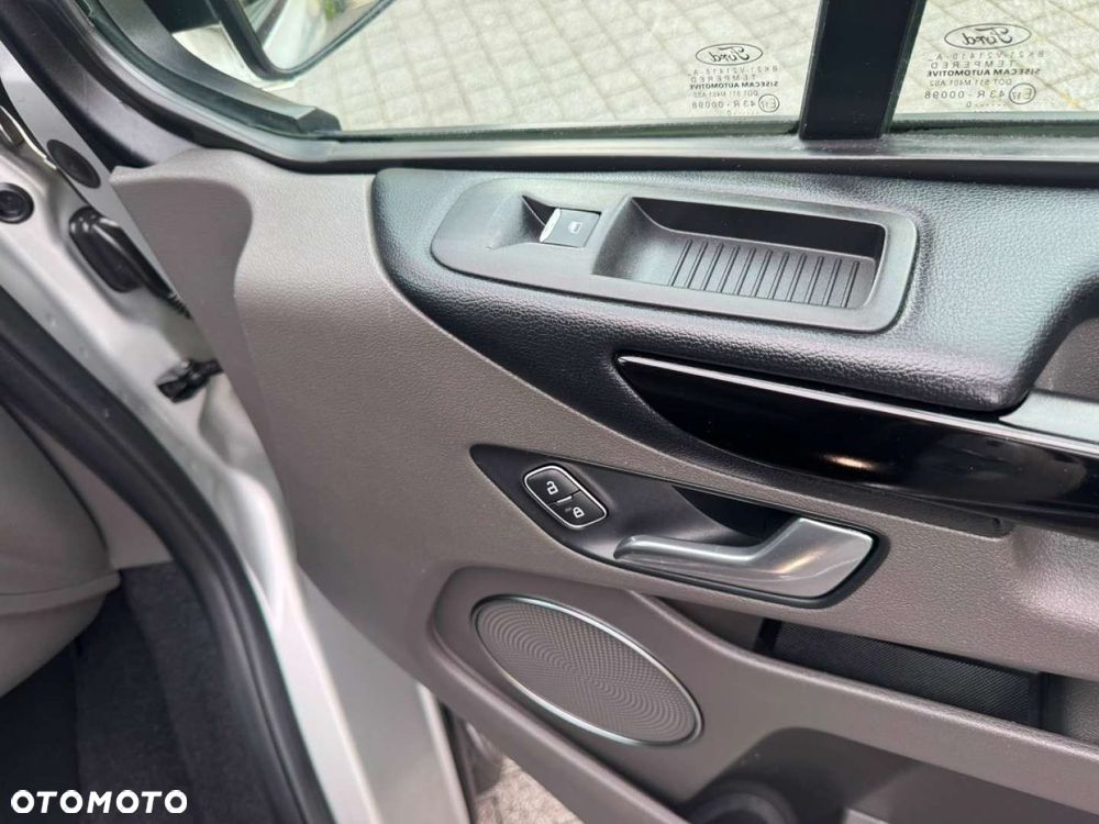 Ford Tourneo Custom - 35