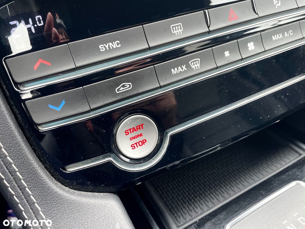Jaguar F-Pace 25t AWD R-Sport - 24