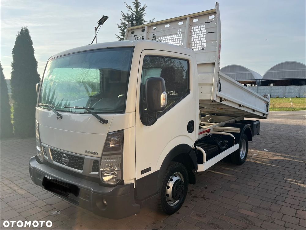 Nissan NT400