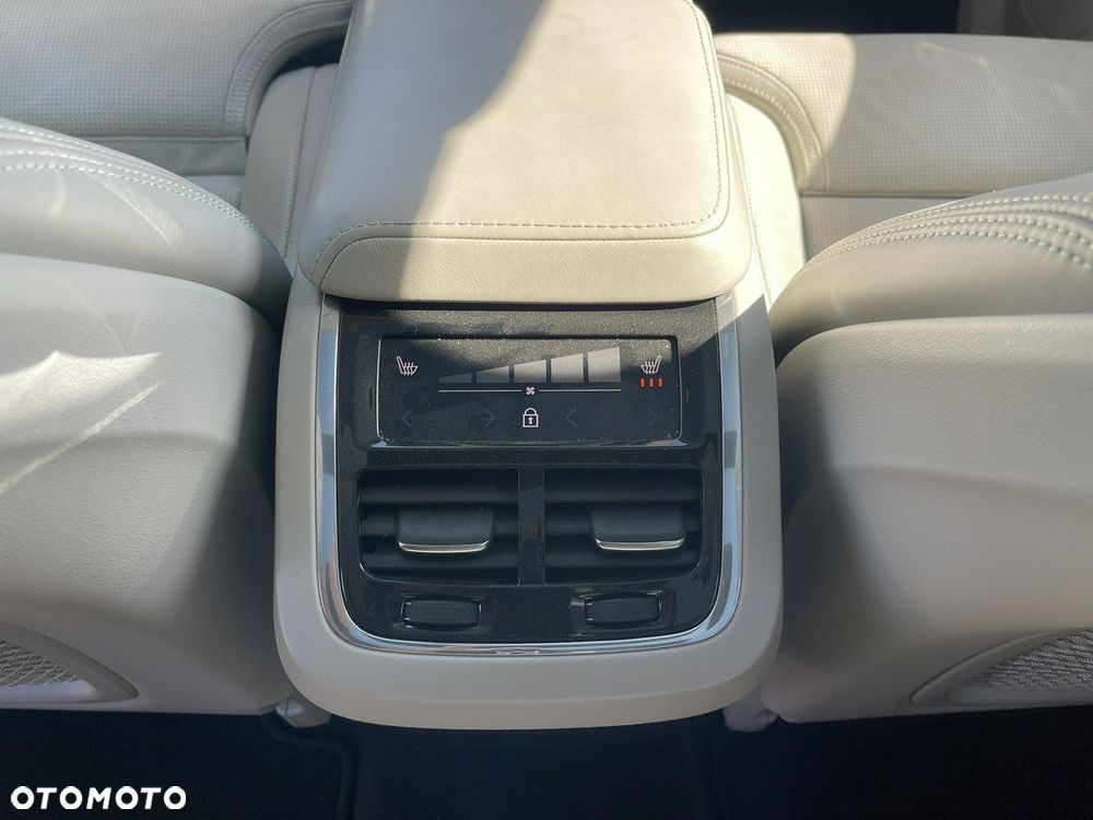 Volvo XC 60 B5 D AWD Ultimate Bright - 14