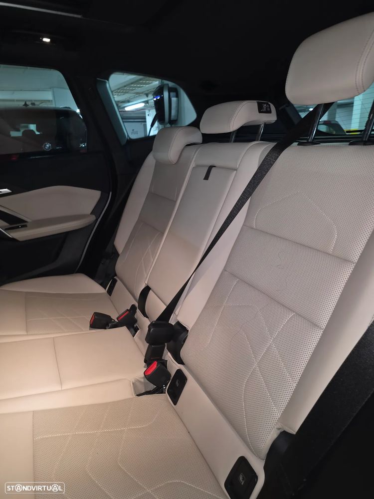 BMW iX1 eDrive20 Pack Desportivo M - 5