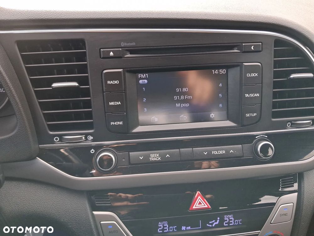 Hyundai Elantra 1.6 Style - 18