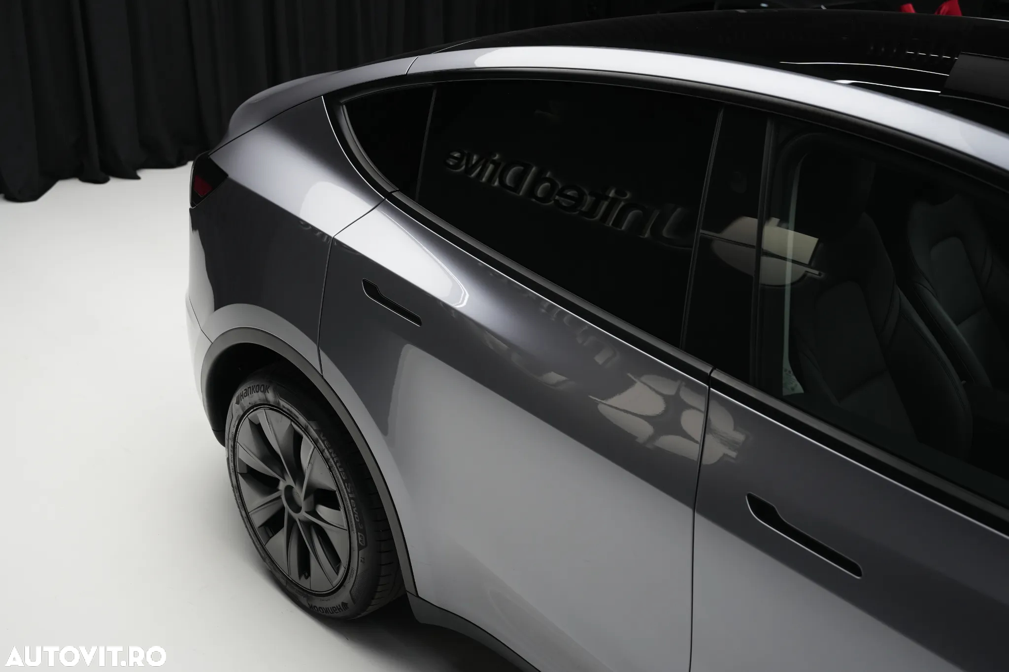 Tesla Model Y AWD Long Range - 33
