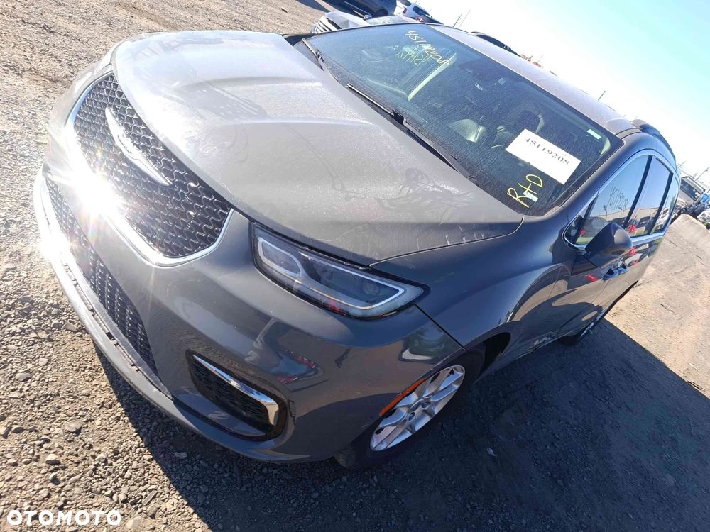 Chrysler Pacifica - 18