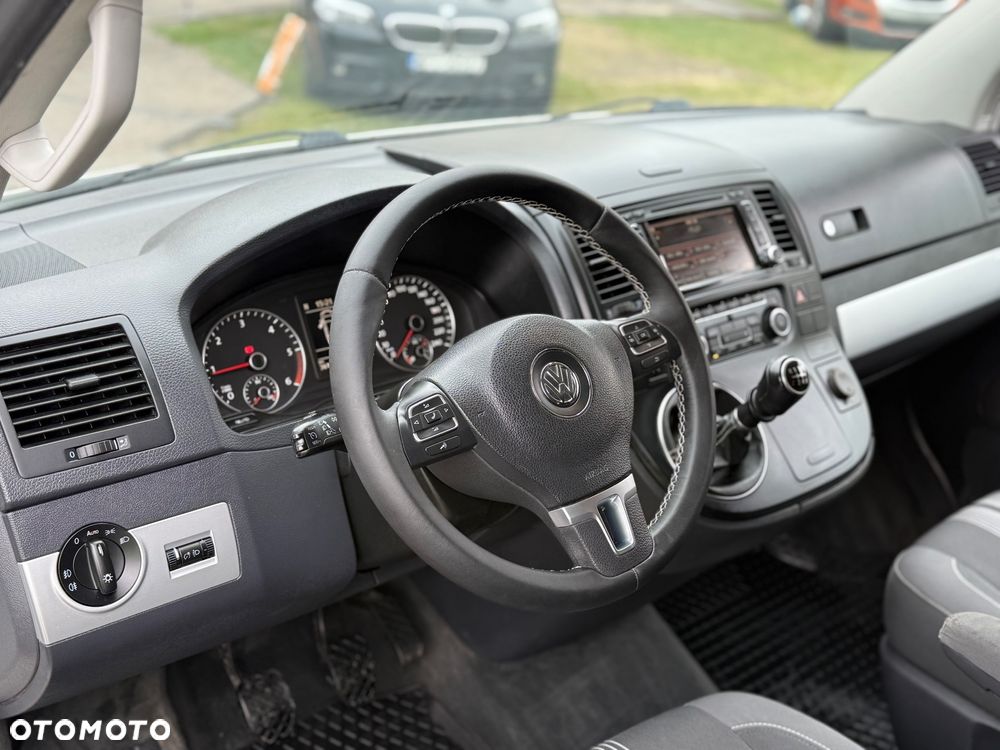 Volkswagen Multivan - 11