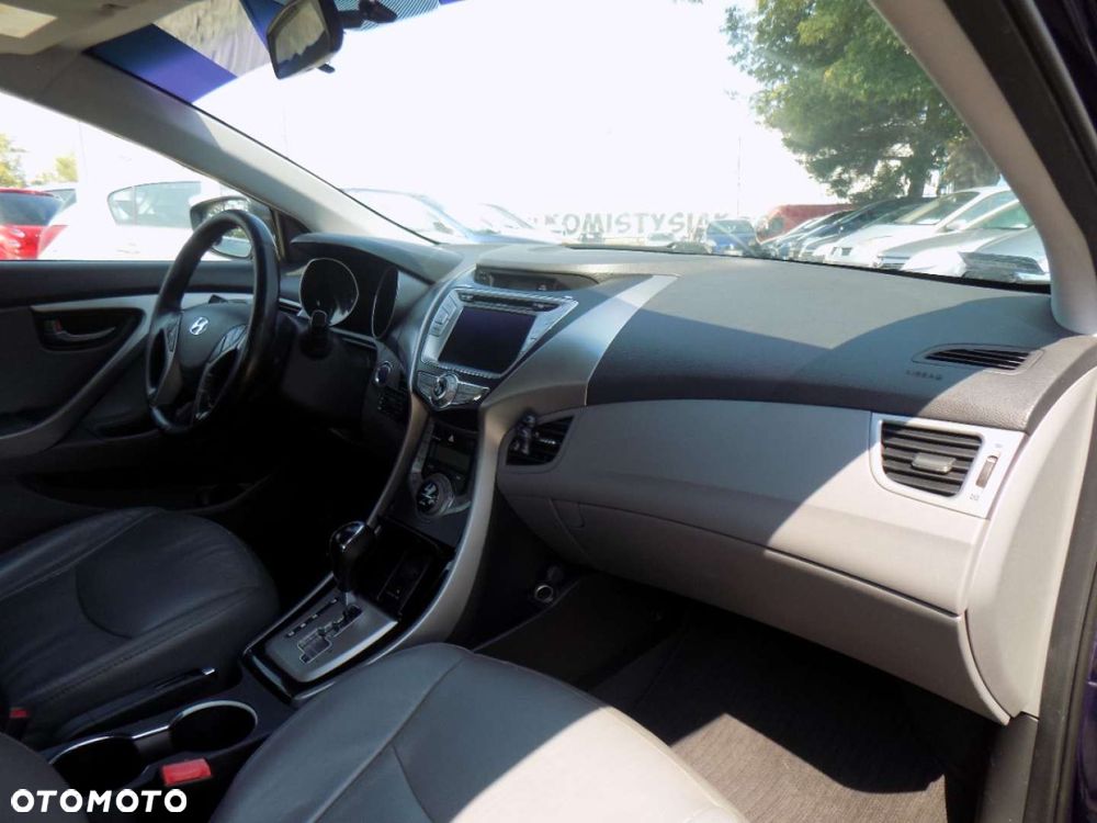 Hyundai Elantra - 8