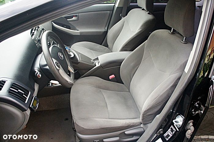 Toyota Prius (Hybrid) Life - 15