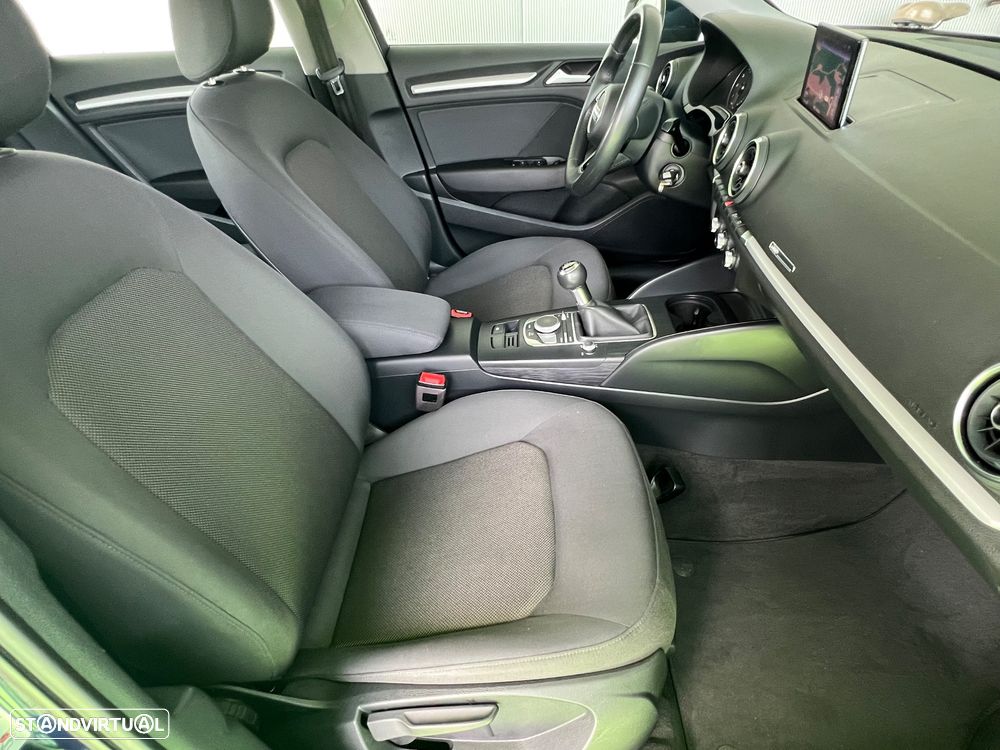 Audi A3 Sportback 30 TFSI Sport - 13