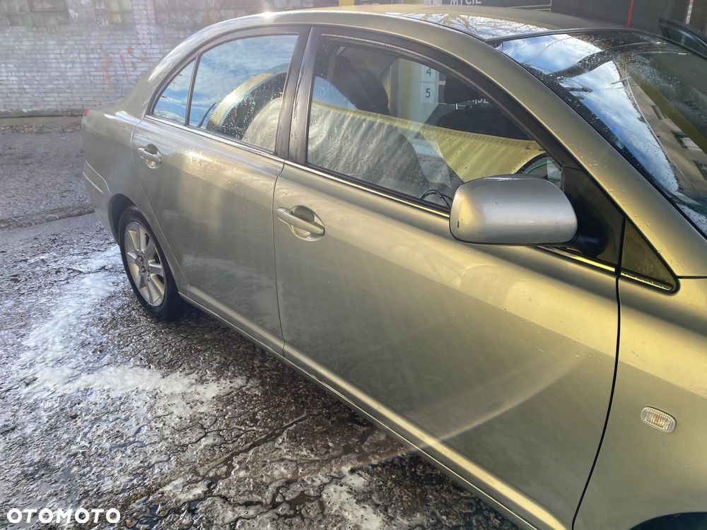 Toyota Avensis 1.8 VVT-i Terra - 4