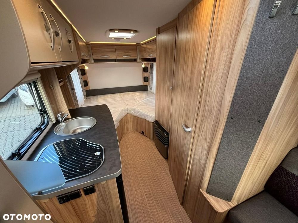Hymer-Eriba Nova Light 442 - 11