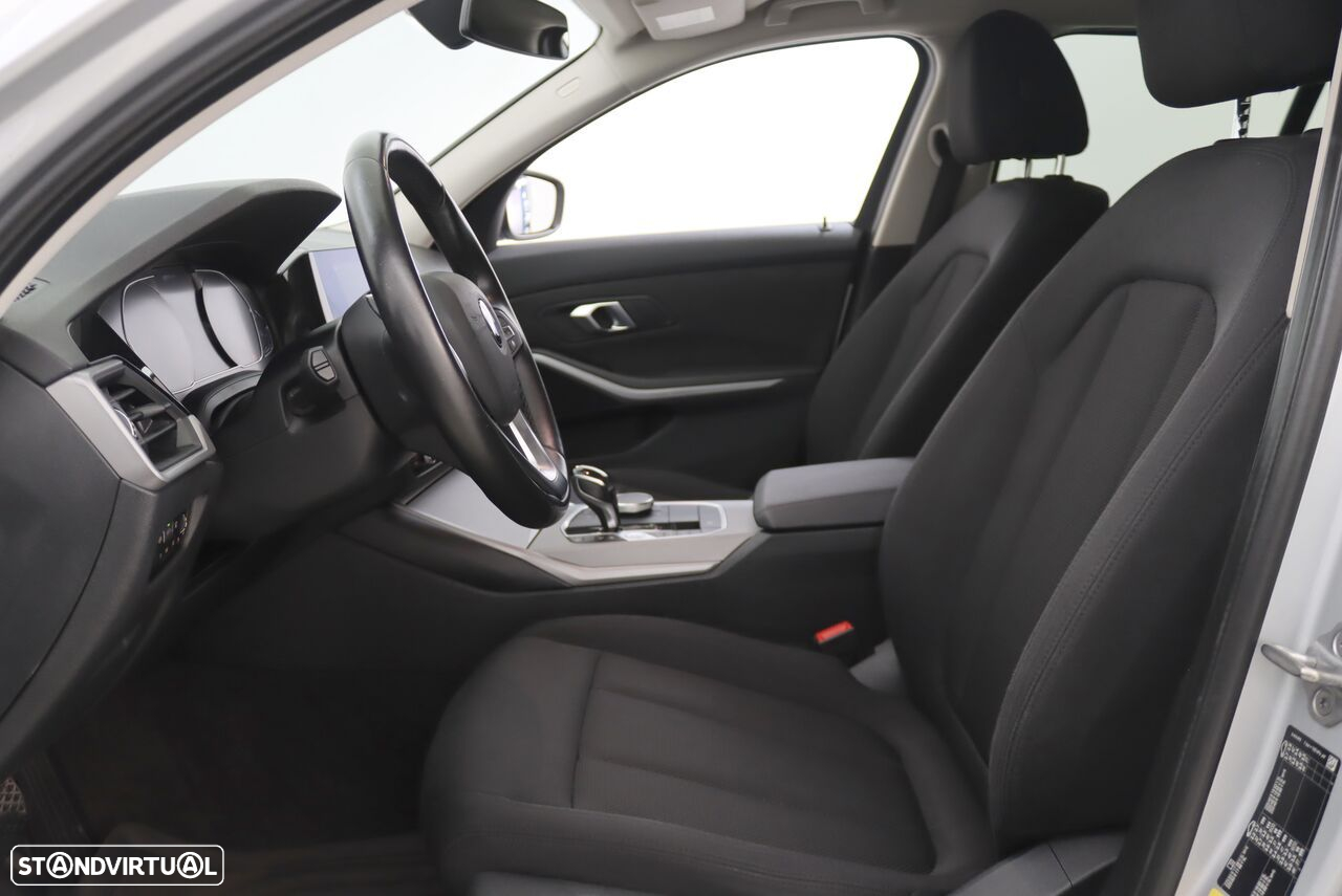 BMW 330 e Touring Corporate Edition Auto - 4
