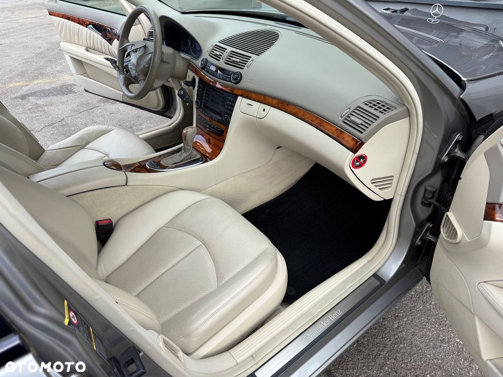 Mercedes-Benz Klasa E 500 4-Matic T Elegance - 36