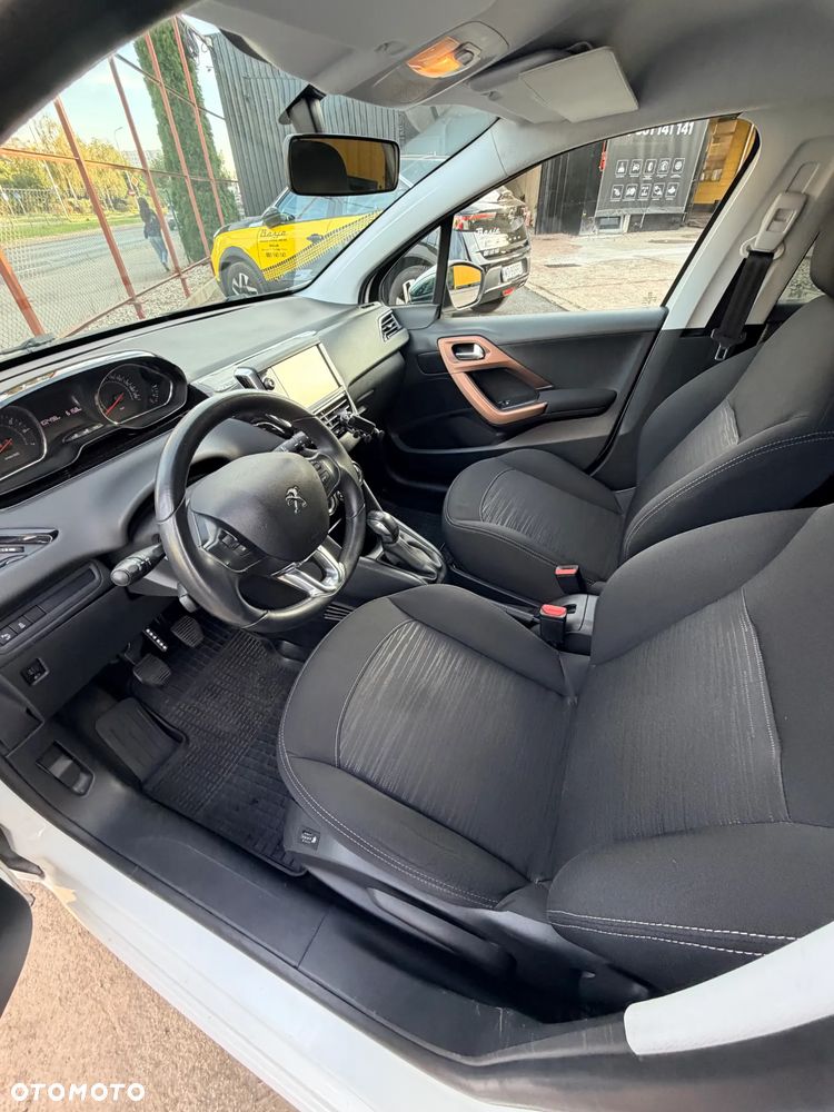 Peugeot 208 1.2 PureTech Style - 14