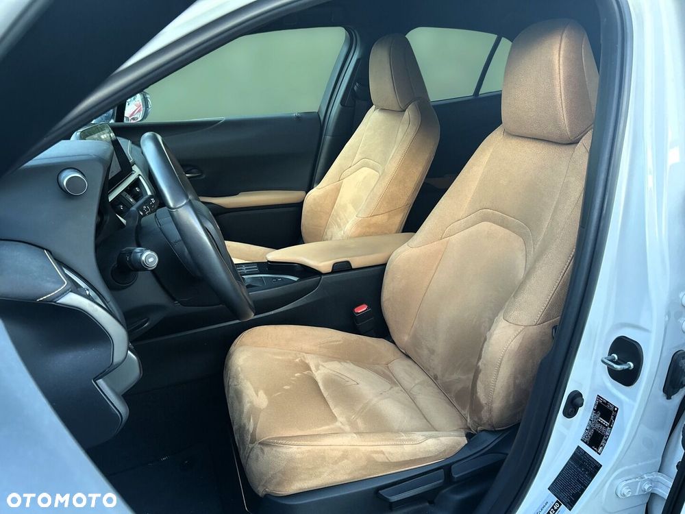 Lexus UX - 13