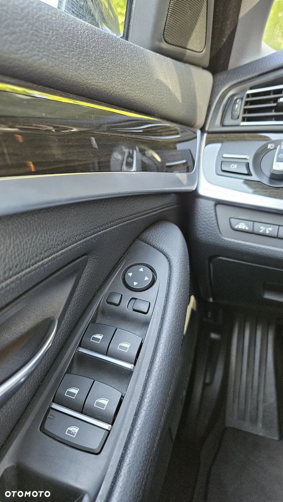 BMW Seria 5 525d Touring Luxury Line - 26