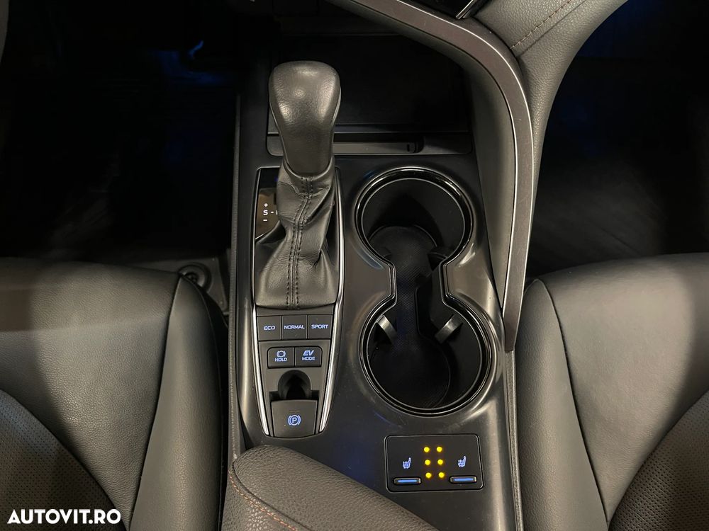 Toyota Camry 2.5 Hybrid Business - 17