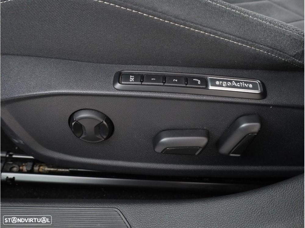 VW Golf 1.4 TSI e-Hybrid DSG - 22