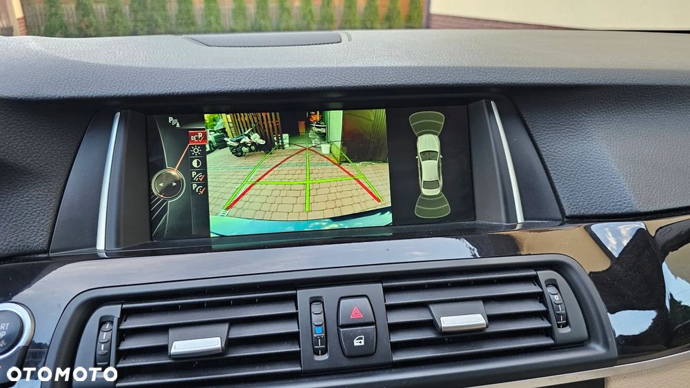 BMW Seria 5 528i xDrive Sport-Aut Luxury Line - 36