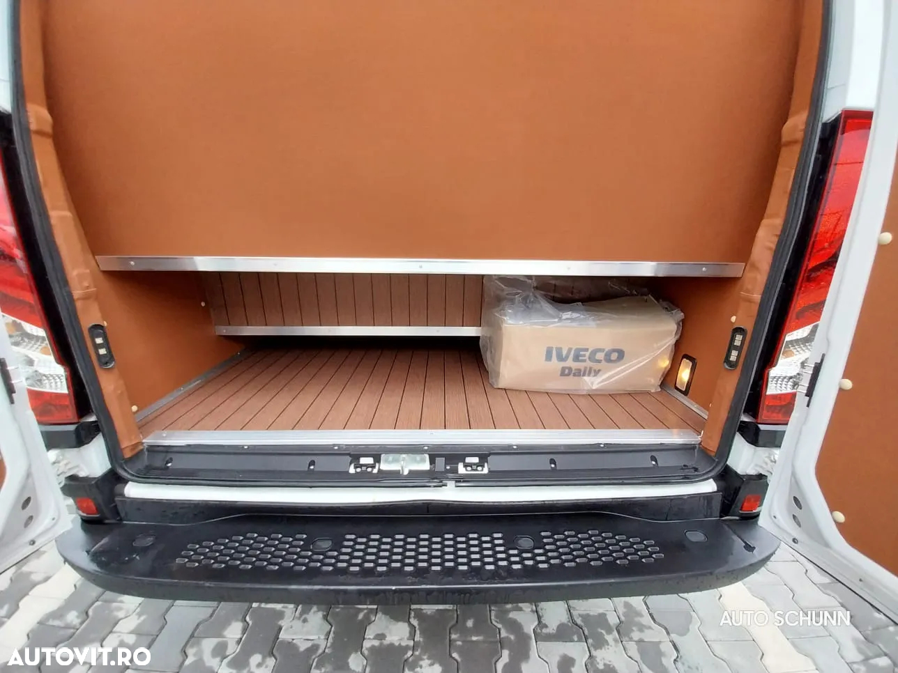 Iveco Bus - 22+1+1 locuri - 25