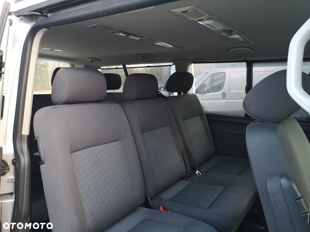 Volkswagen Caravelle - 13