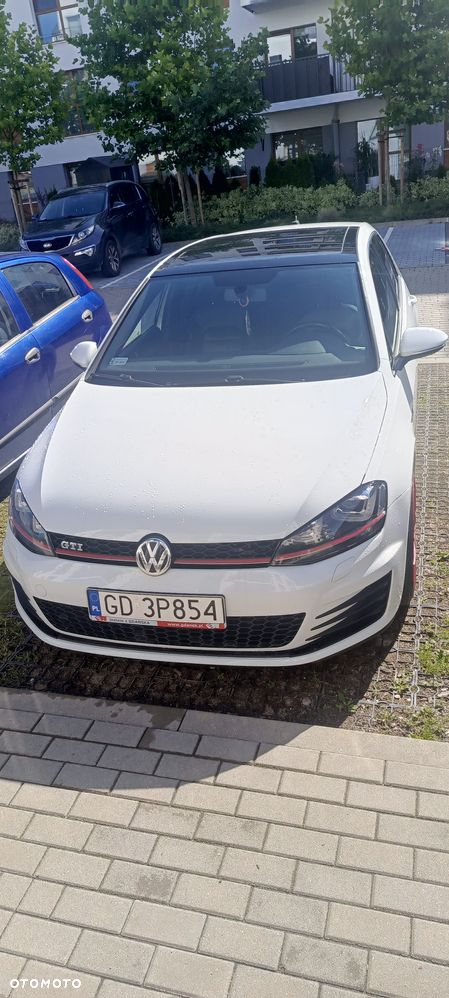 Volkswagen Golf - 2