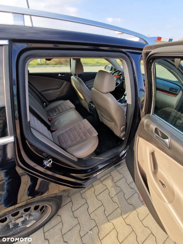 Volkswagen Passat 2.0 TDI Highline - 29