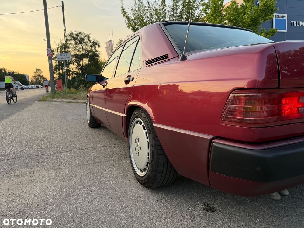 Mercedes-Benz W201 (190) - 7