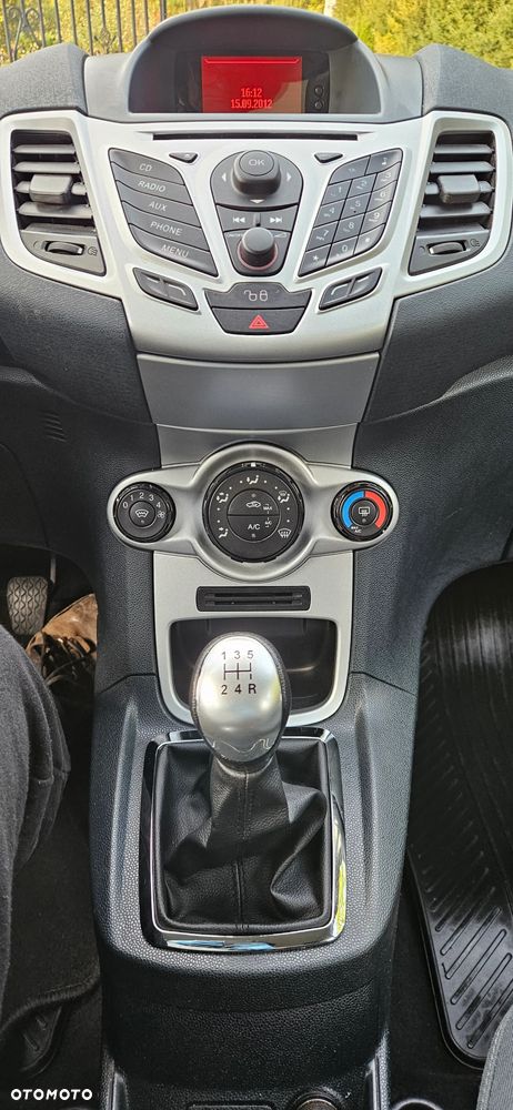 Ford Fiesta 1.25 Champions Edition - 18