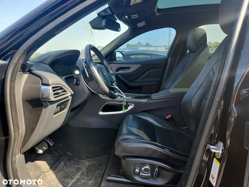 Jaguar F-Pace P250 AWD S - 8